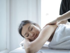 HOW MASSAGE THERAPY CAN HELP RELIEF LOWER BACK PAIN